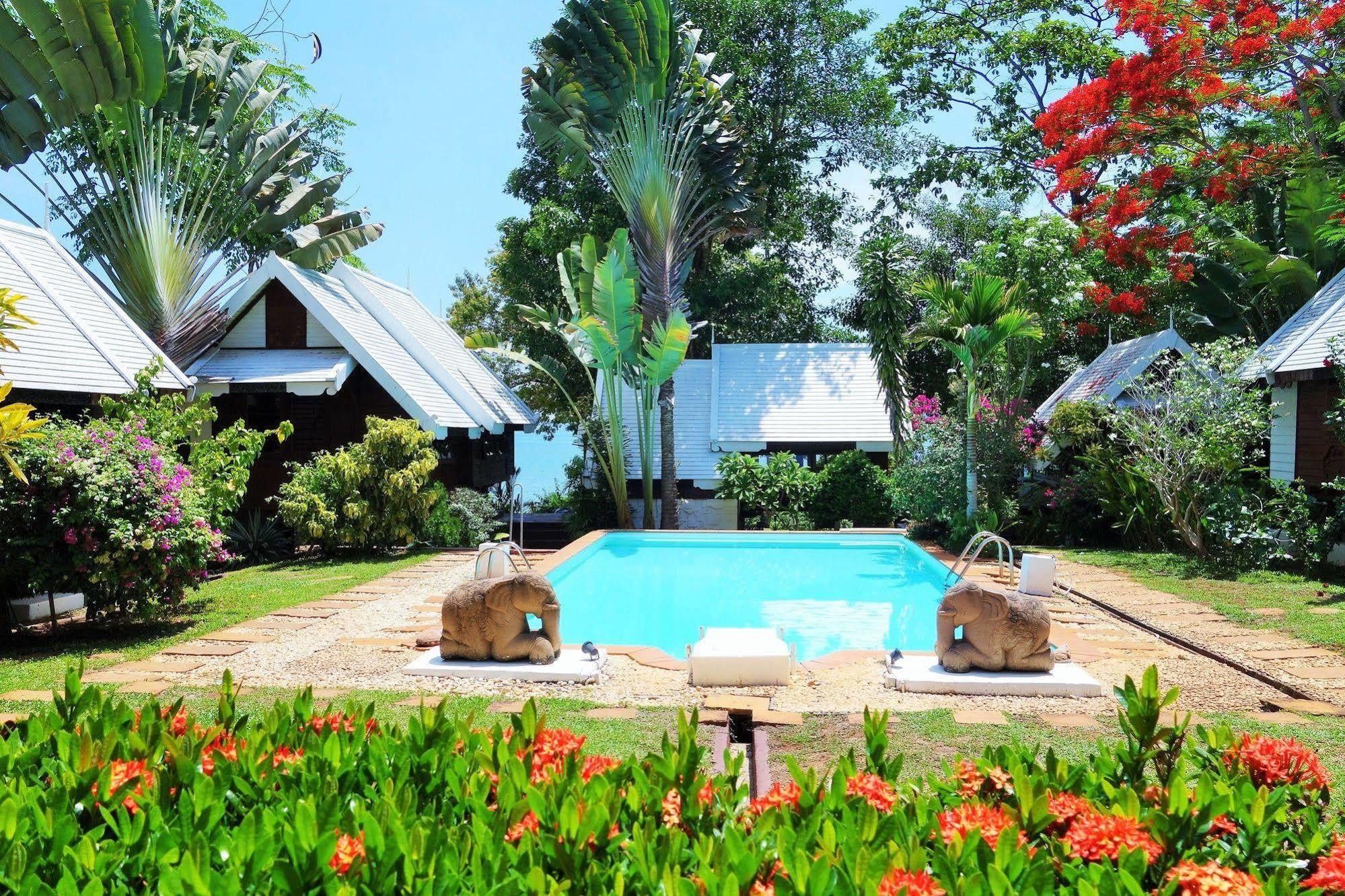 Le Passe-Temps Hotel Tha Lane Bay Exterior photo